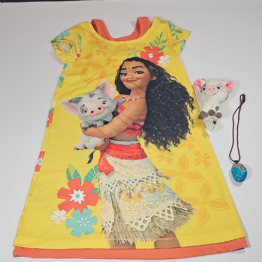 Disney Moana Short Sleeve Pj Dress Size 7/8 Pua, and Heart of Te Fiti Necklace